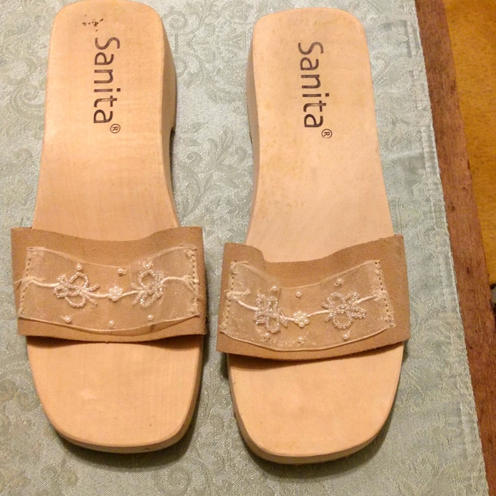 Sanita wooden clog sandals women's 8.5 (39 EU)